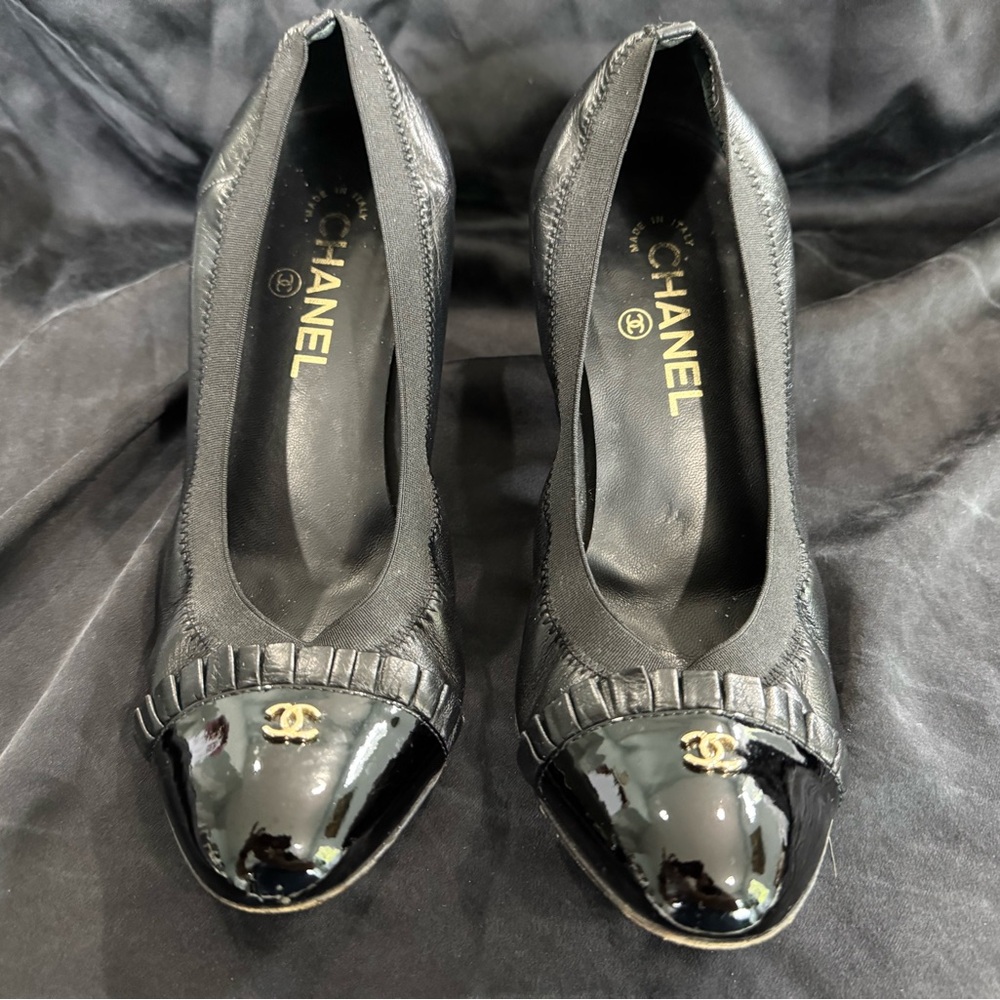CHANEL Black Leather Pumps